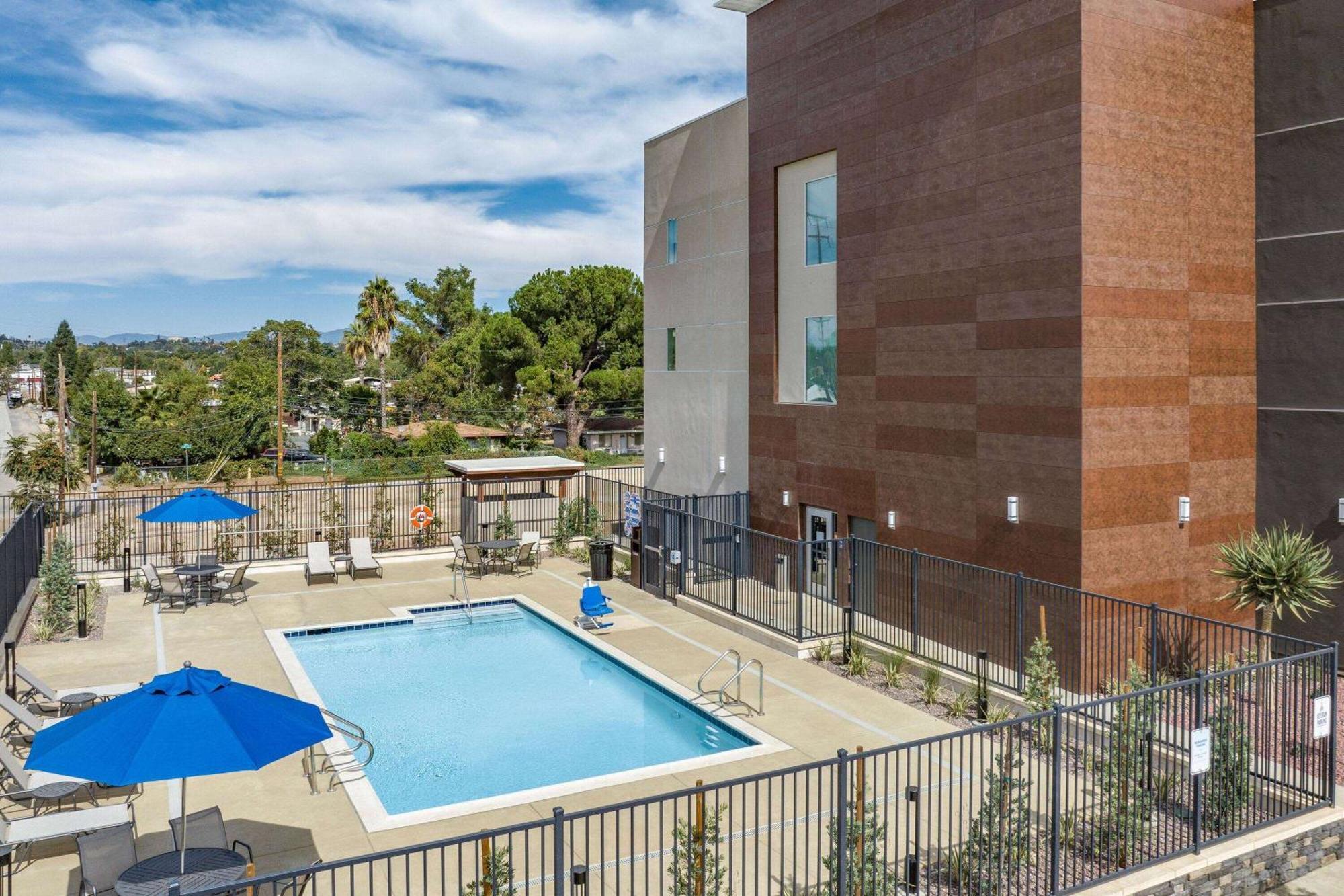 La Quinta Inn & Suites By Wyndham Yucaipa Exteriör bild